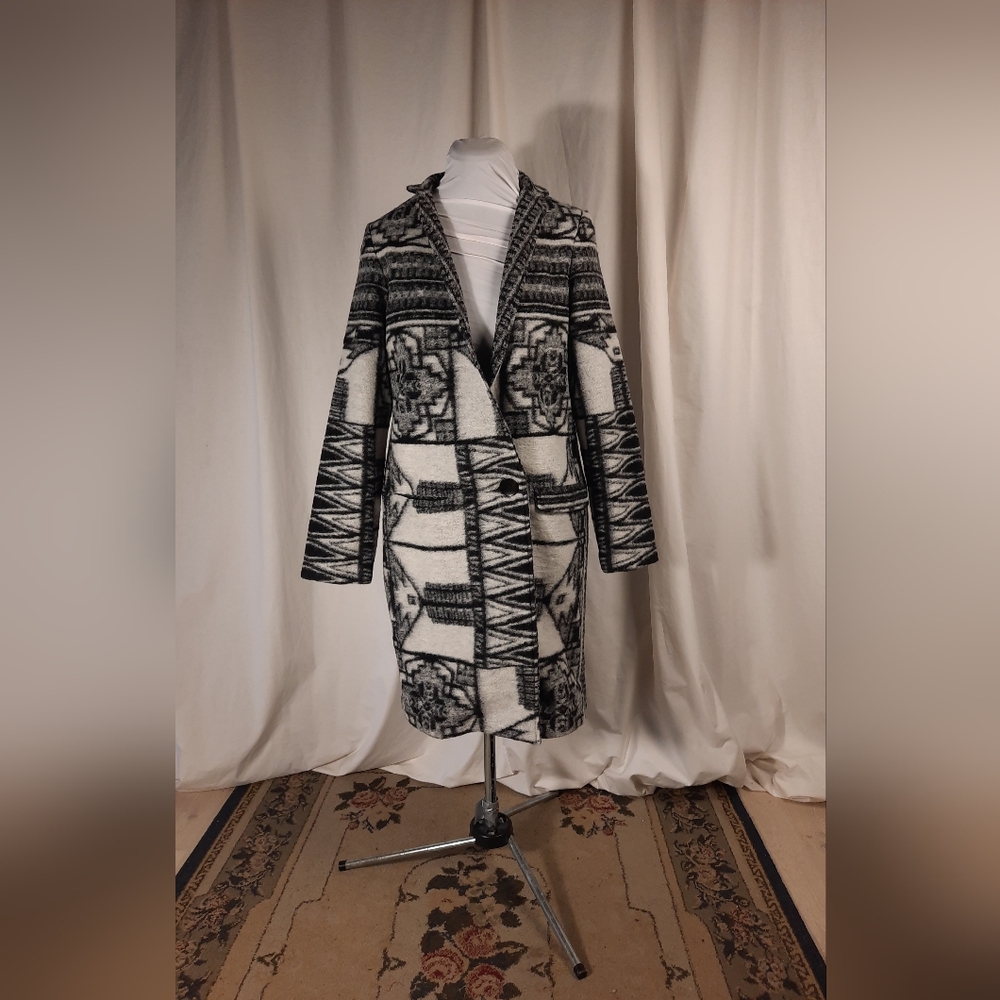New Carre Noir Coat